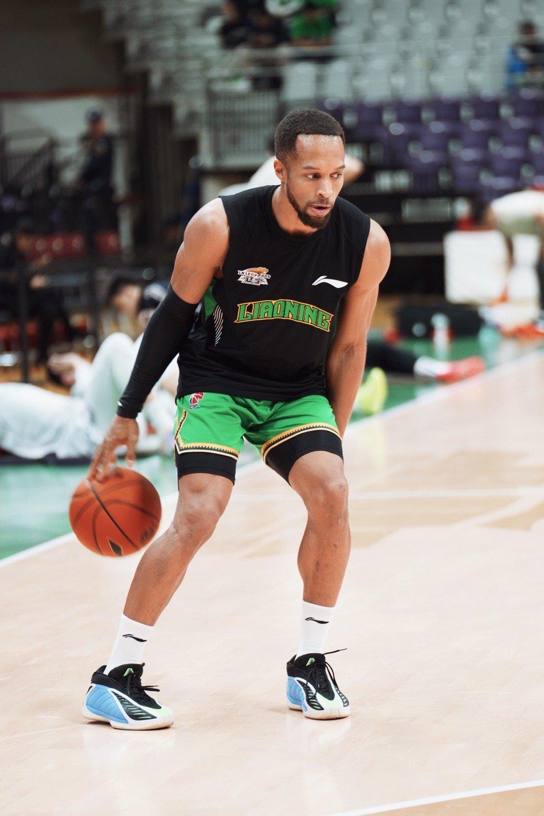 辽篮vs北控赛前个人热身🔥每个人都有自己的穿着习惯，新赛季的训练装备一览无余?