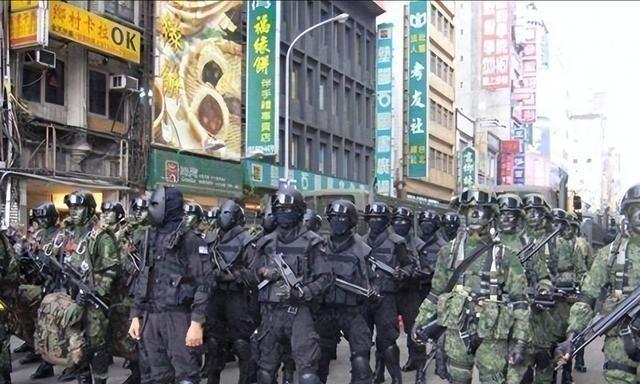 台湾回归在即！问题来了，当部队开始登陆，履行接管台湾的责任时，台湾还有30万武装