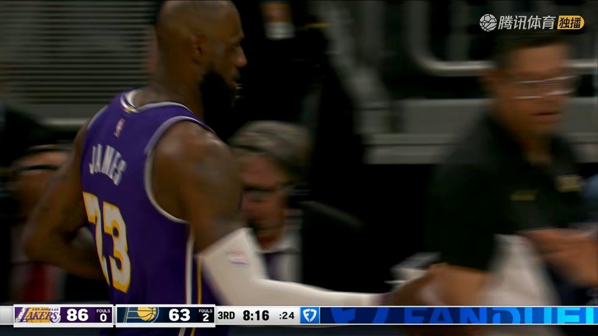 湖人领先到23分！吃一把福利局湖人vs步行者