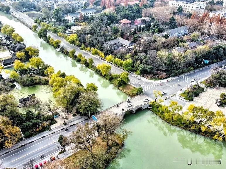 三连A！扬州海绵城建交出亮眼答卷，老百姓实实在在受益
 
身为土生土长扬州人，常
