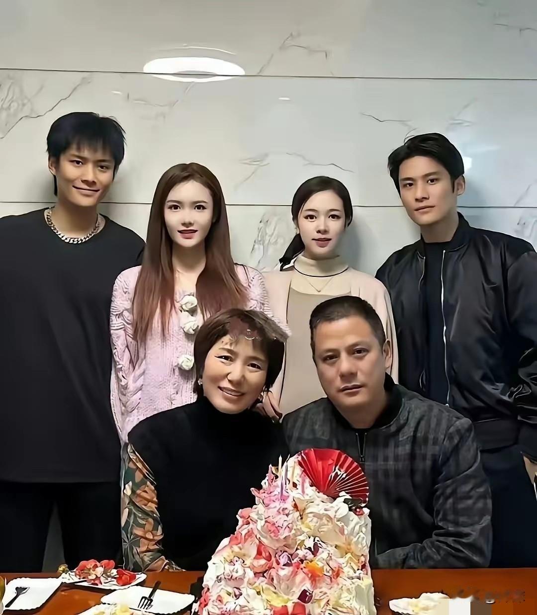 小杨哥栽了，真不冤。  

从农家子弟拼到带货一哥，赚了几十亿，子孙三代都花不完