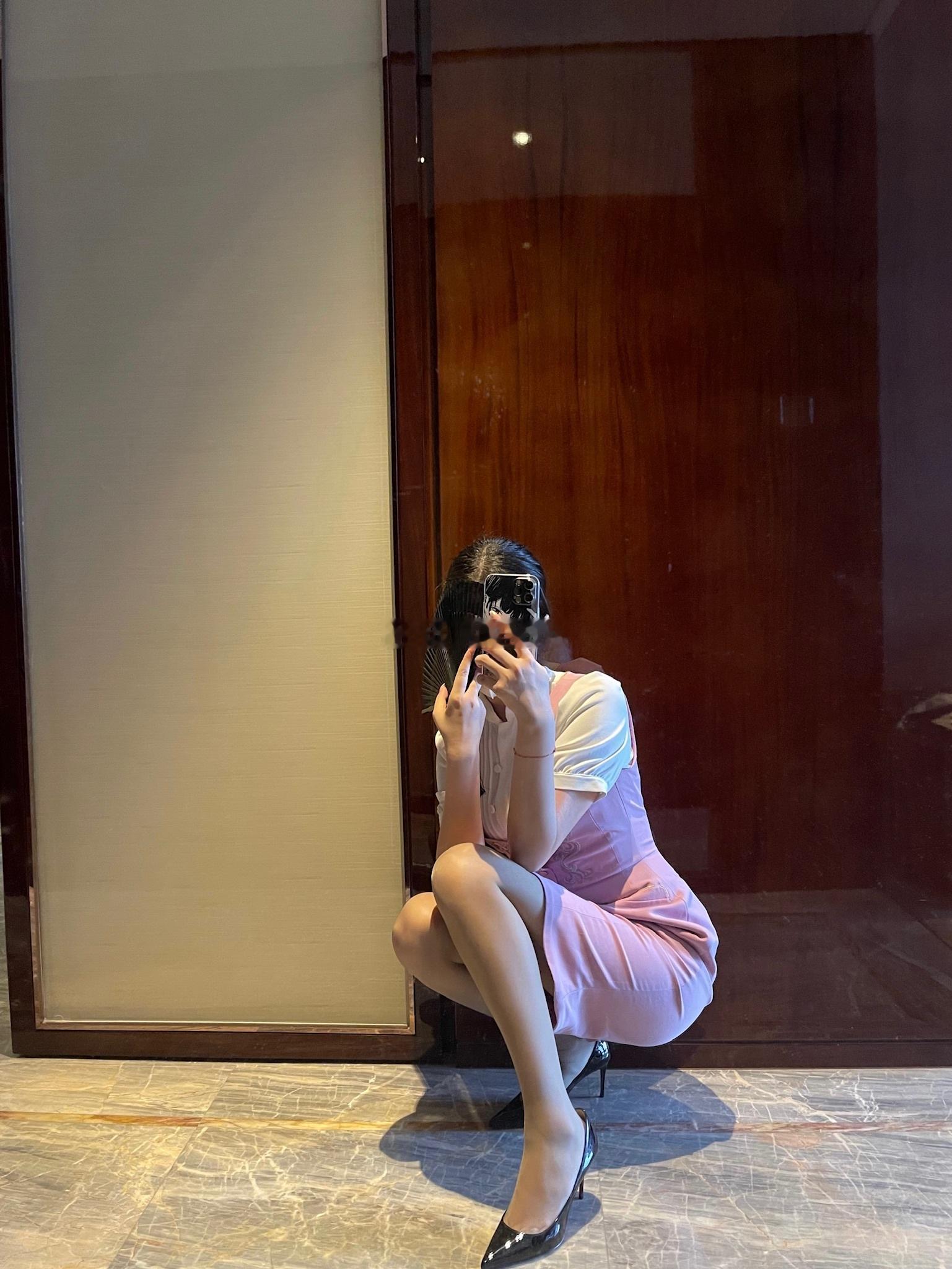 今天是限定小粉裙 和灰色很搭😯 ​​​