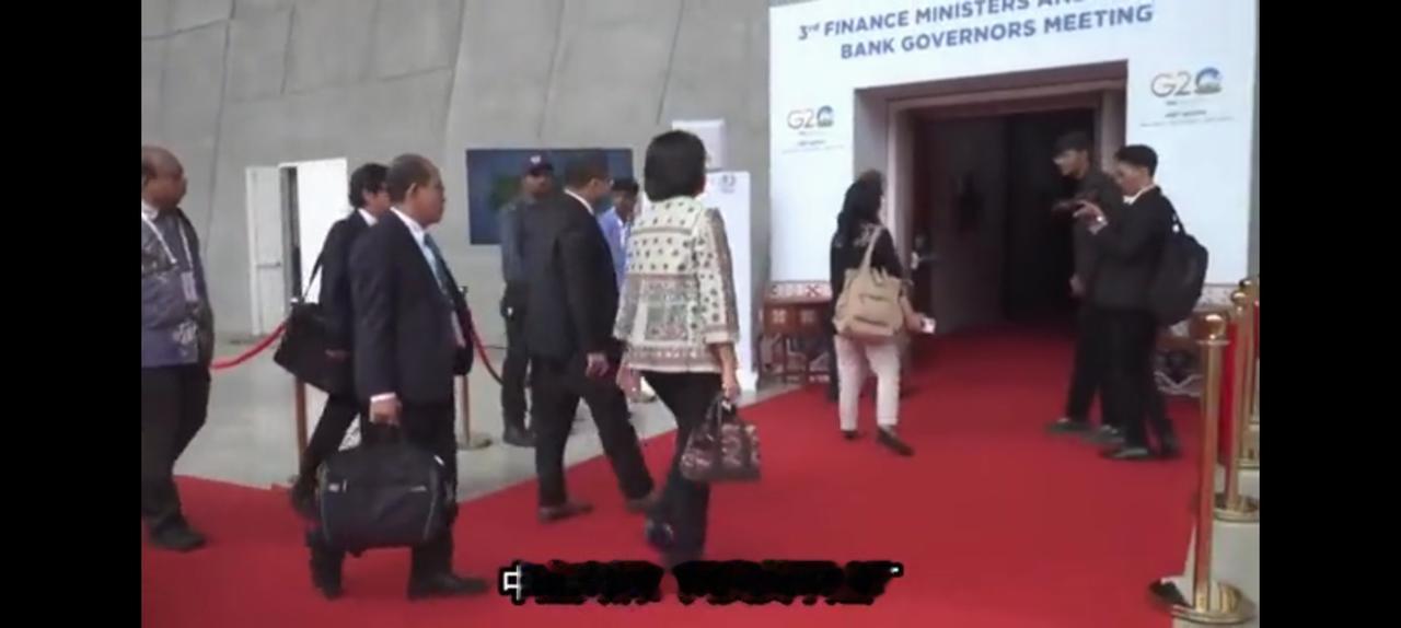 只卖货不建厂，印度商务代表团近乎崩溃。
庞大的印度访问团高官云集试图说服我国投资