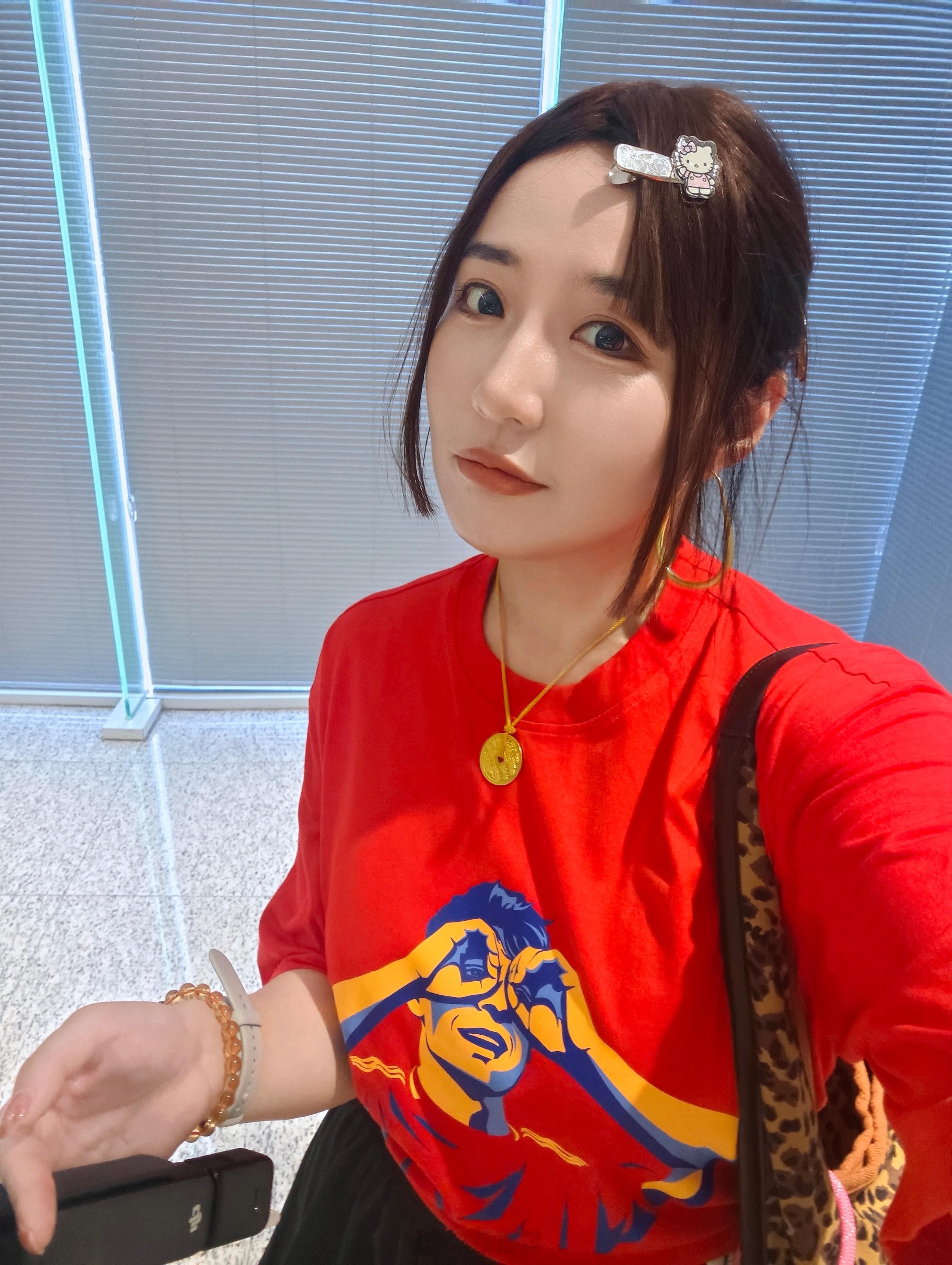 热化了🫠谁知道佩德里几点到苏体我在楼道歇凉等他 