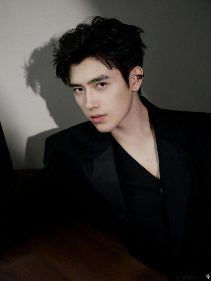 陈飞宇为告白唯一首选 对于“告白”项目的选择，陈飞宇无疑是最合适的，天选之子！他