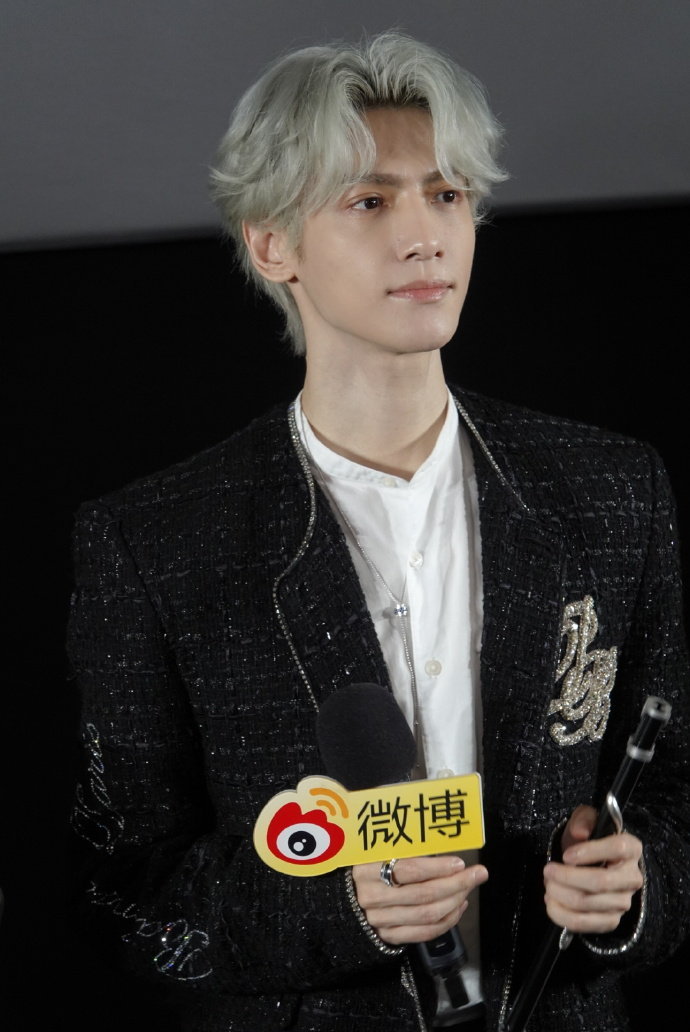 罗云熙#颜心记# 看片会生图🈶罗老师生图状态也好好！！期待江心白[你好] ​​