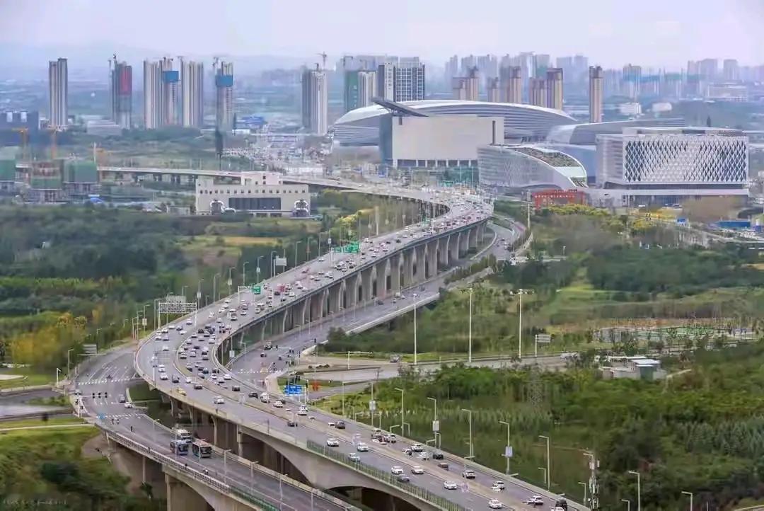 戏语郑州当省会城市也很难！城市发展根本不是郑州说了算，郑州市想把郑州打造点山水味