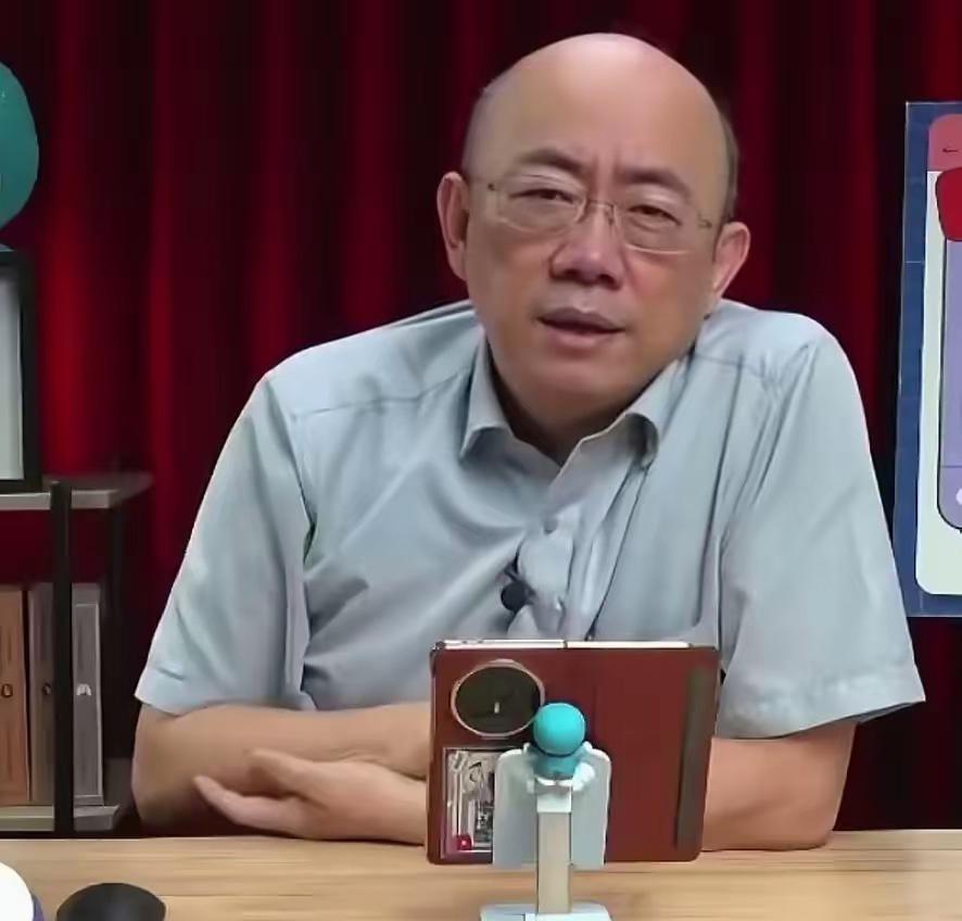 台湾省的名嘴郭正亮说，刘世芳的外甥颜文群在大陆有三家公司，还都是在做新能源锂电池