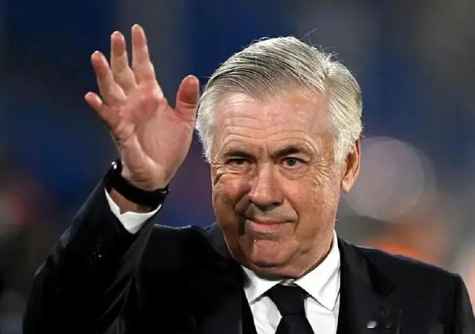 这一刻我无心工作，只因想念您——安切洛蒂。自从你走后，连拜仁都赢不了啦[捂脸][