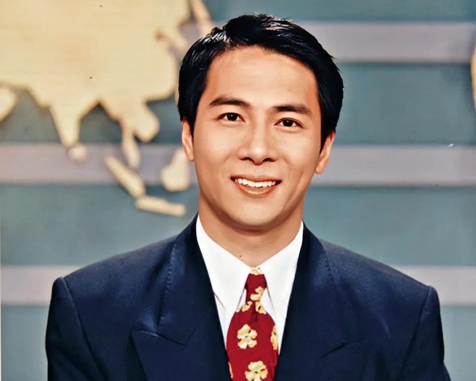 香港知名主持人跳楼自杀8年！妻子卖保险养家，至今仍是单身
香港知名主持人，有“新