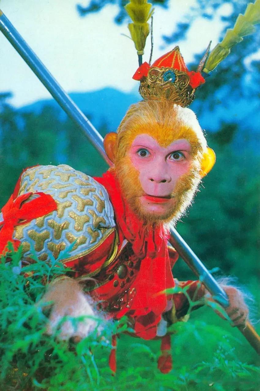上联：浅看红楼终是梦，
下联：遍览西游尽为妖。
横批：金猴奋起[击掌][玫瑰]