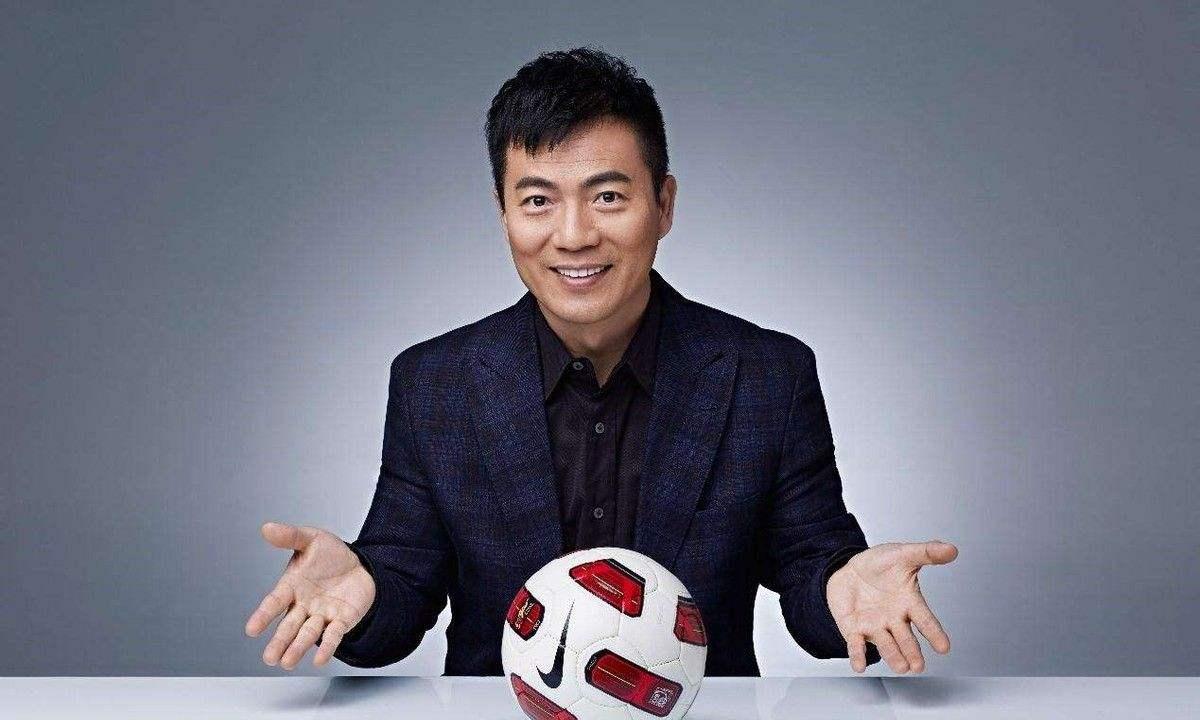 央视黄健翔:解说足球 12年，2婚3孩，前妻和大女儿让他最牵挂

 
在体育解说