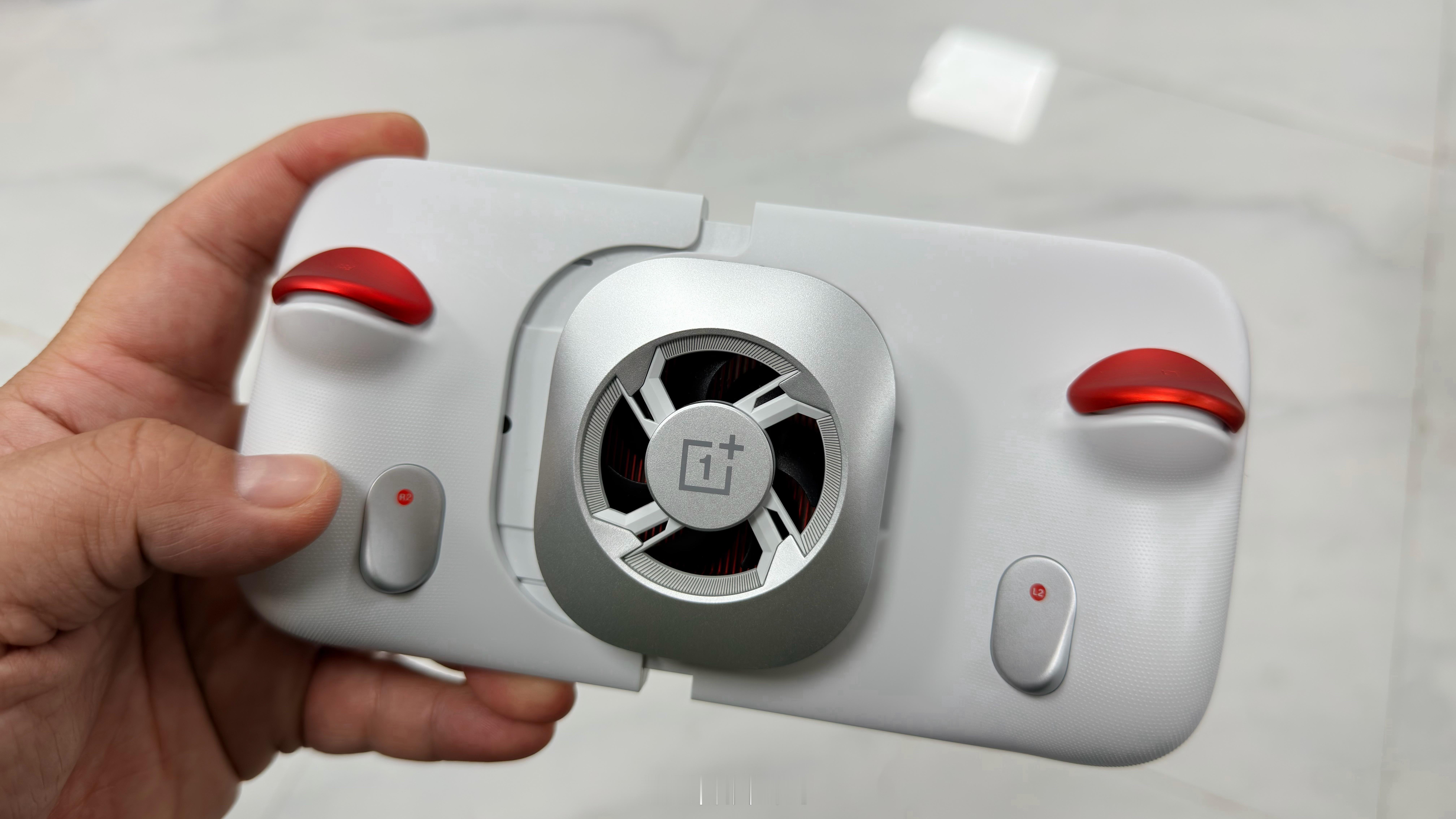 「双形态 一枪封神」的一加 Ace 6 至尊版！三角洲，走起，真爽！  