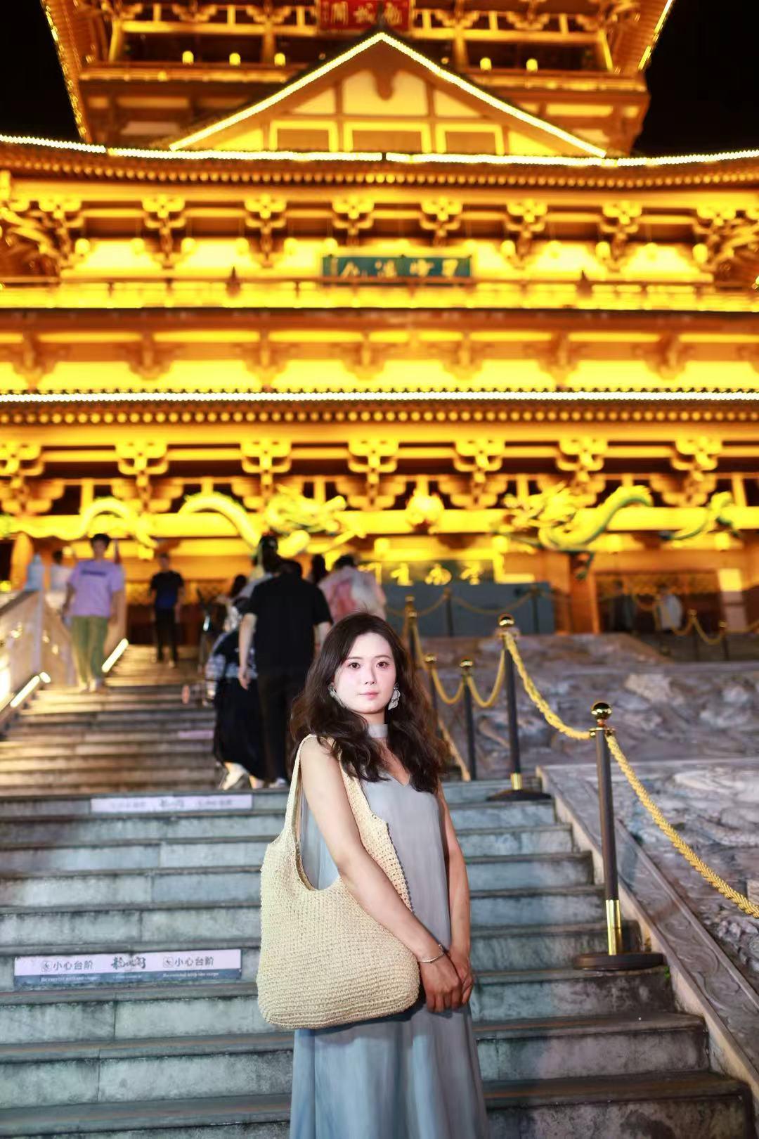 古建筑打卡穿搭 古建筑与白裙 古风古城夜景 古城公主 夜景人像