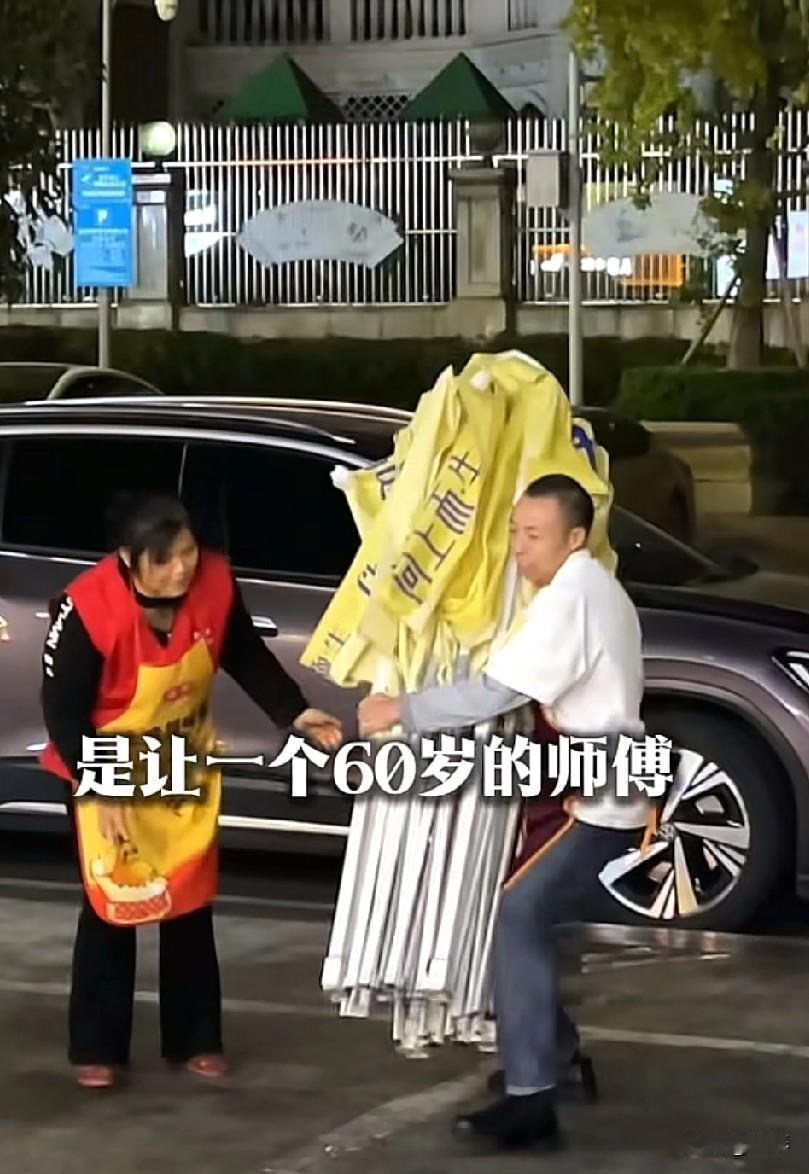 宜宾六旬火锅师傅的日常，用勤劳换不被淘汰的机会，无奈却感动人心。
 

在宜宾的