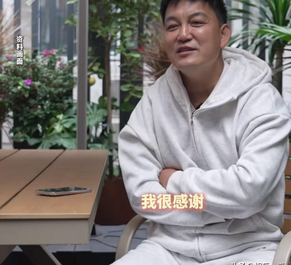 那个在英国街头做慈善的王诗龄，你还记得吗？
当年那个在《爸爸去哪儿》里，一句“村