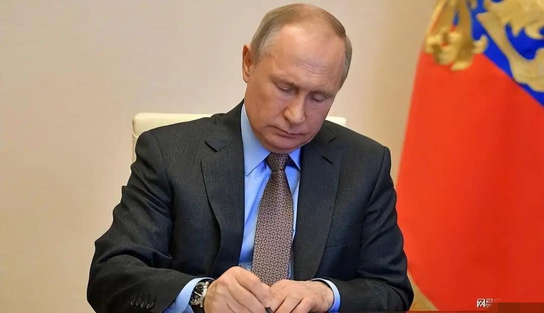 俄罗斯的新法令生效了。影响最大的可能就是俄罗斯的青年人员。
          