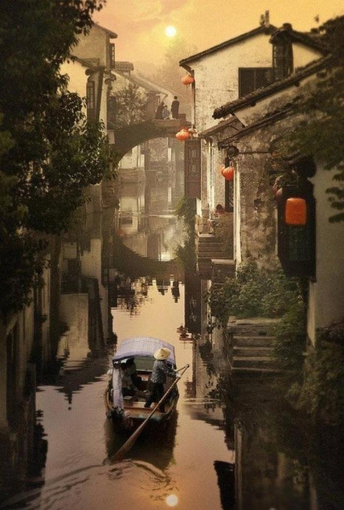 世人慌慌张张，不过图碎银几两。可是偏偏这碎银几两，却压断了世人的臂膀。 