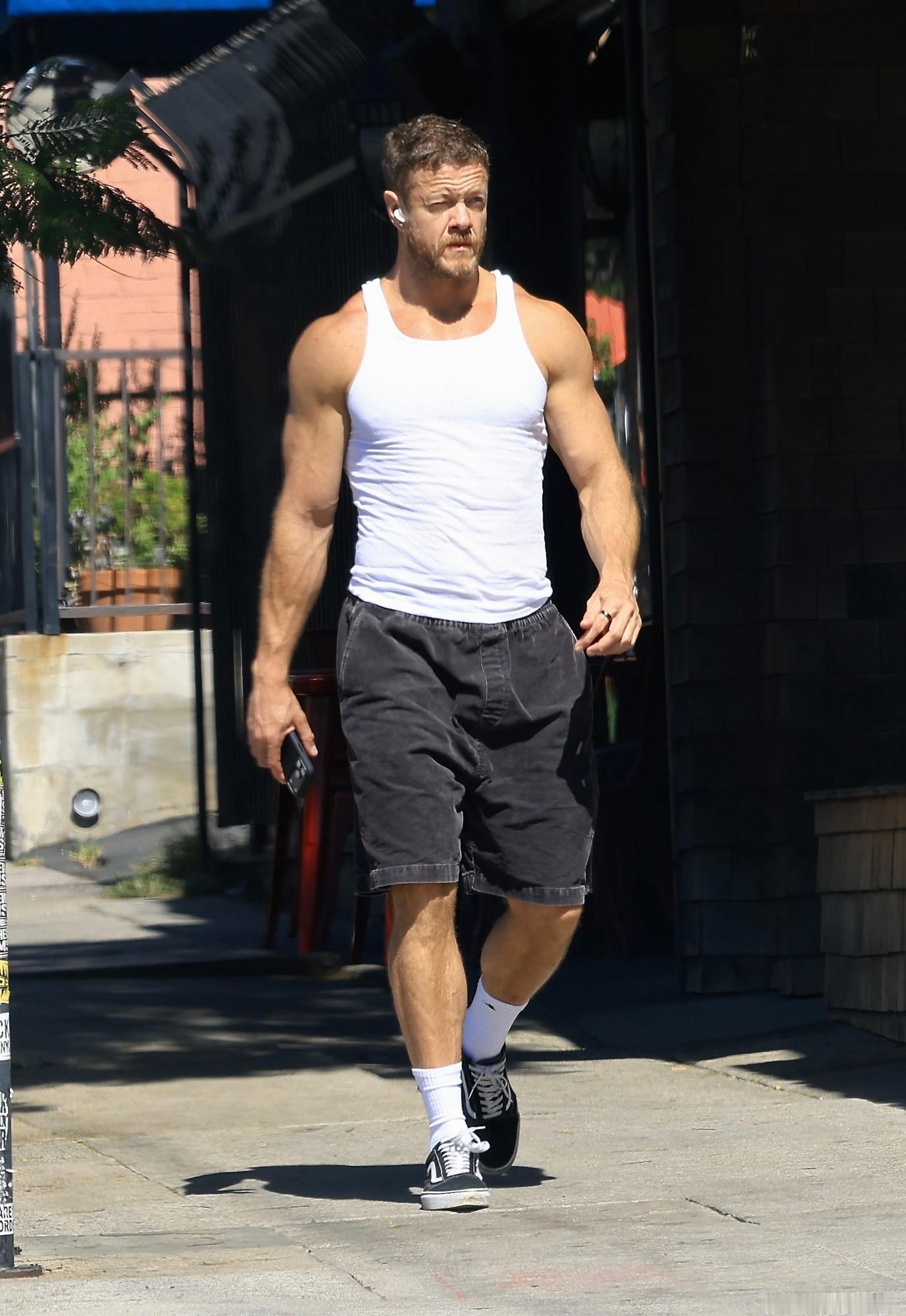 Dan Reynolds 7日加州Los Feliz外出 ​​​