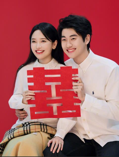 金莎孙丞潇领证 金莎孙丞潇成功领证，男方真的娶了妈妈级老婆金莎。曾经不被看好的二