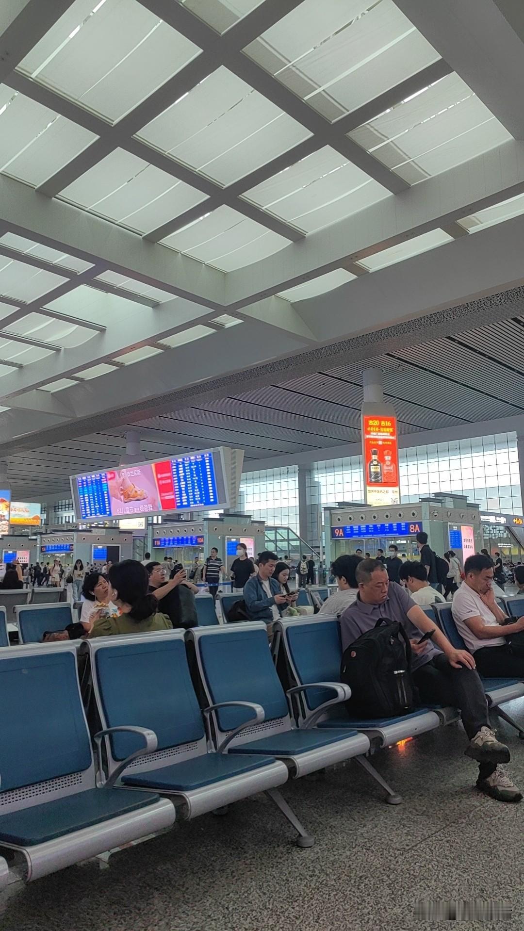 1、 所有的大道的管理团队法则，就两条，第一代表大家的物质利益多少，第二代表大家