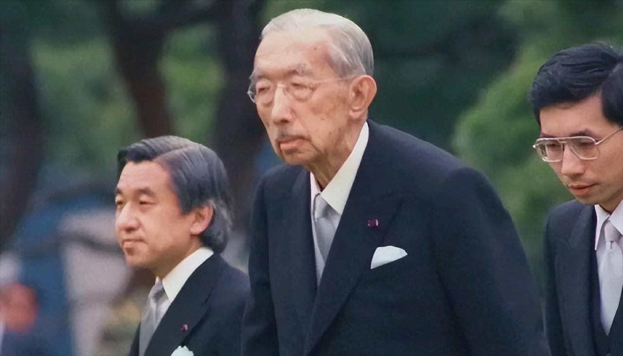 该给历史正式纠错了！日本天皇这个称呼，是不是该改改了。
 
8月15日，日本战败
