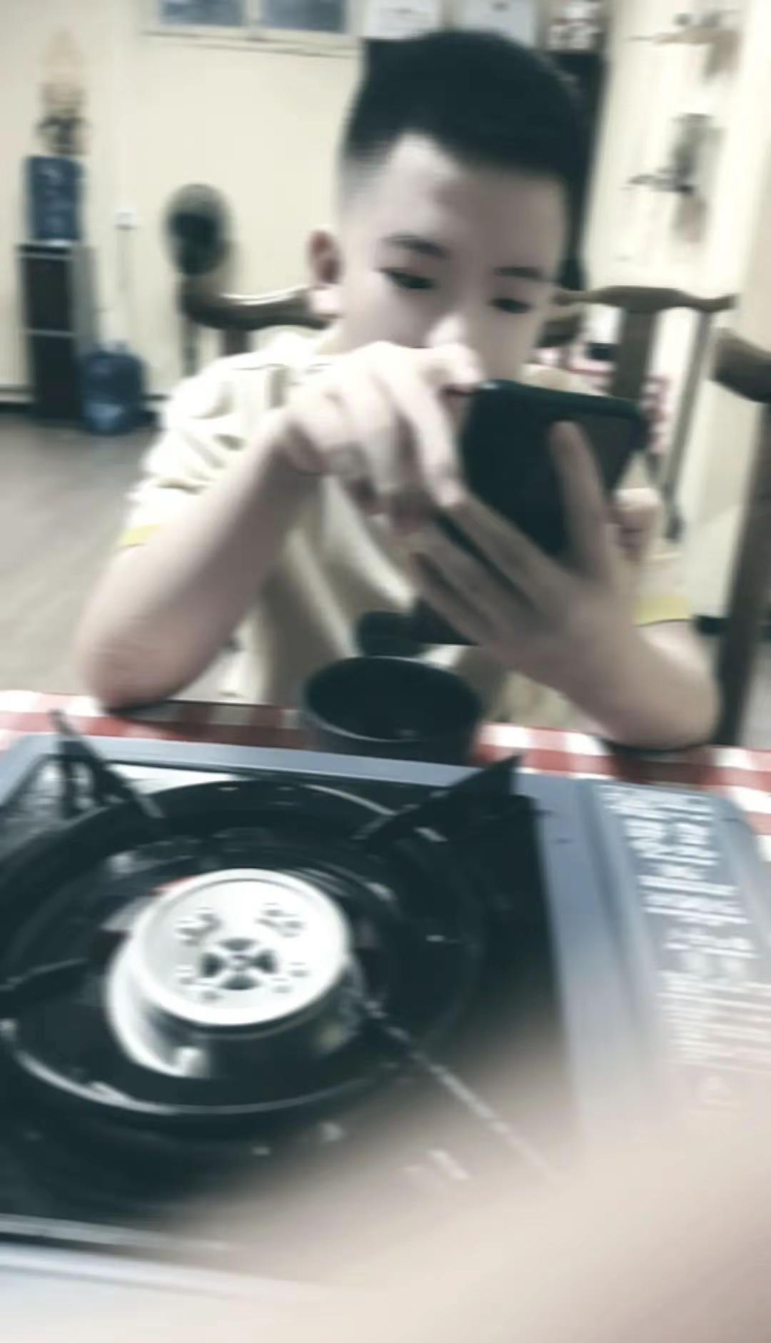 都说一物降一物，如今算是彻底体会到 自己当年是个实打实的犟种 如今生个小小犟种，