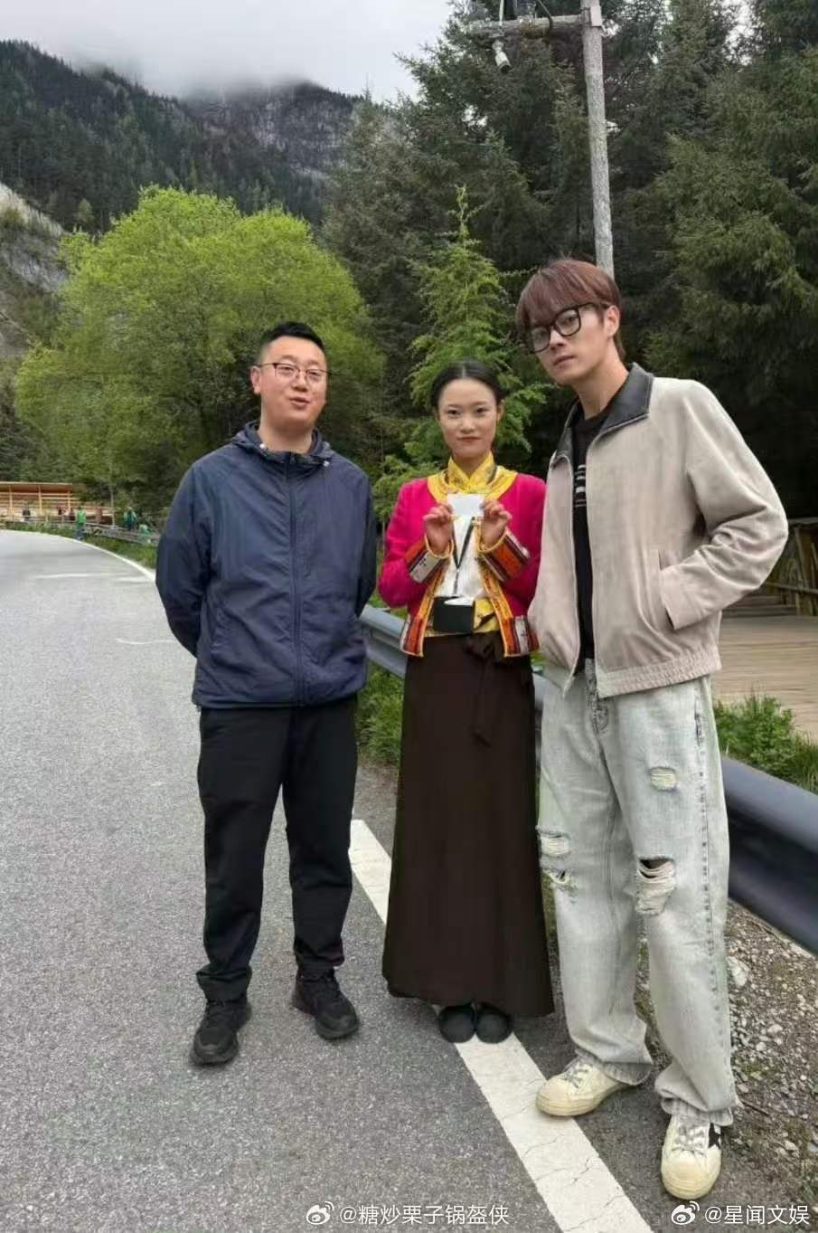 全网都是许凯九寨沟游客照全网都是许凯九寨沟游客照，帅哥真成九寨沟新晋打卡点了哈哈