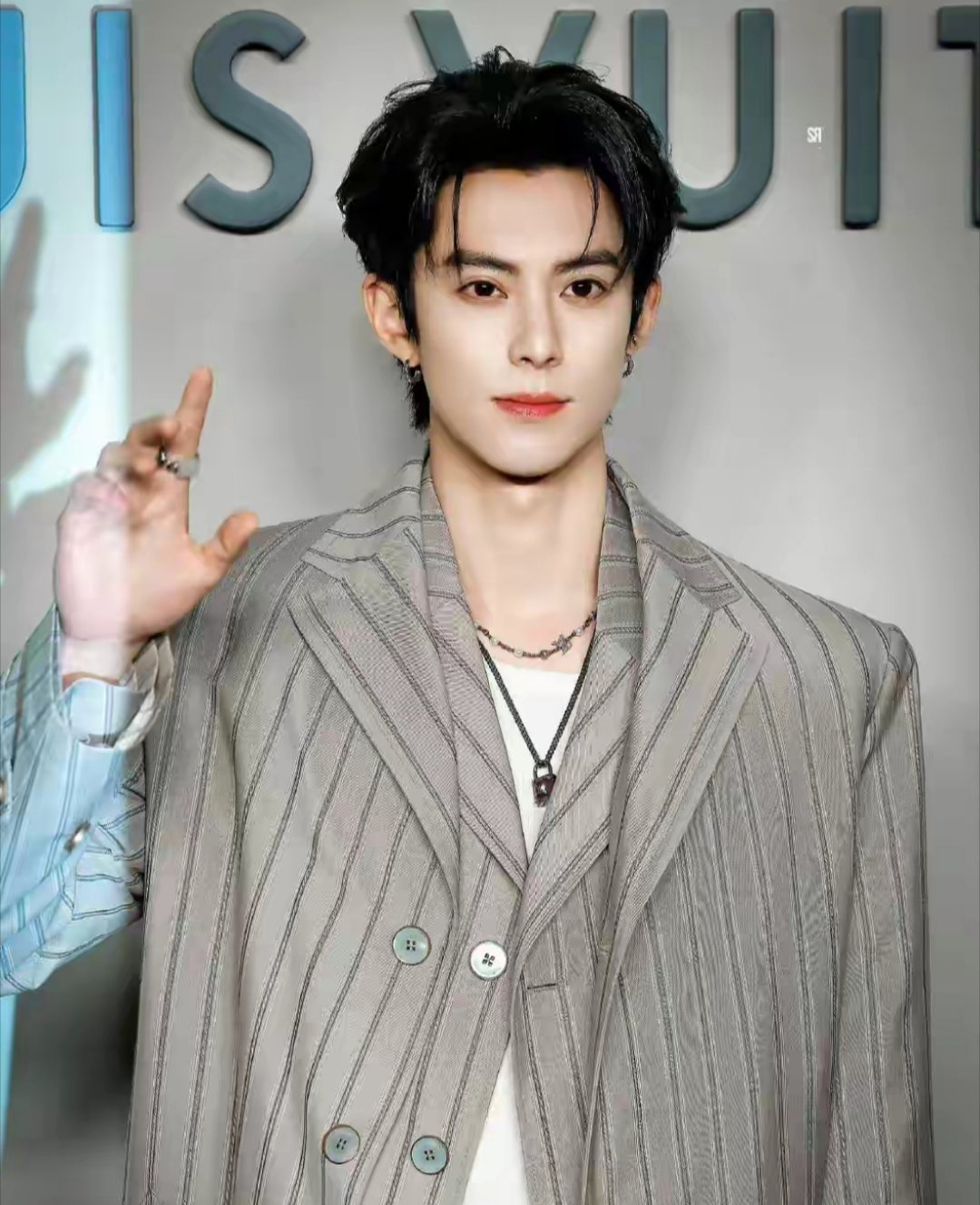 内娱偶像剧新四大男顶流，均为95后小生1、宋威龙 1999年代表作:《骄阳似我》