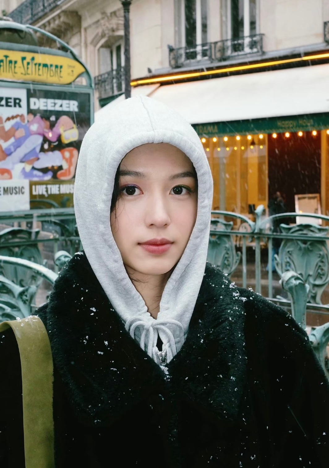 周也11分钟vlog周也欧洲旅行照图集📷