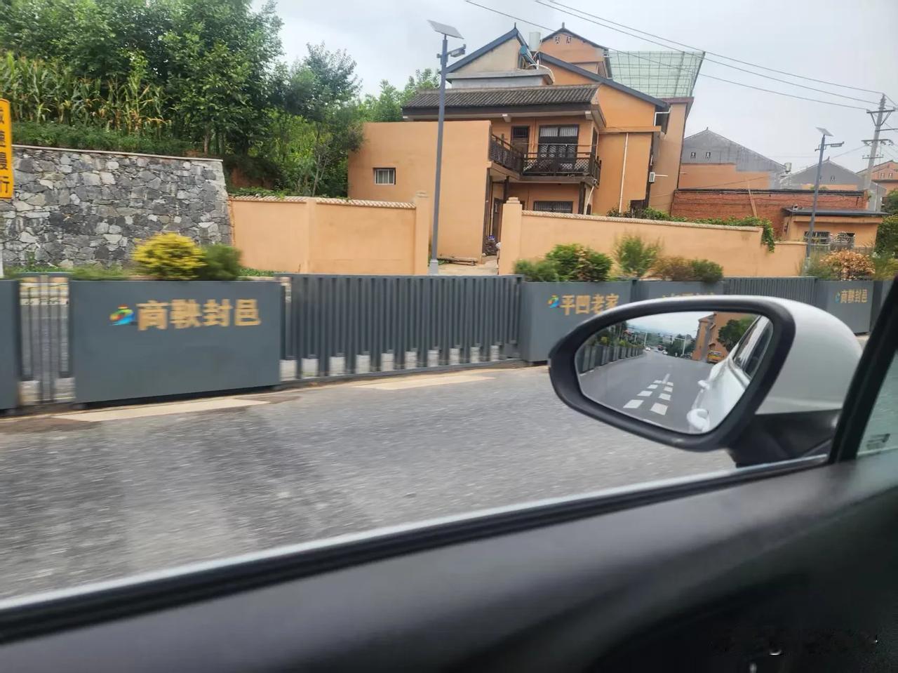 风流总被雨打风吹去。其实如果不从政不做利益交换，安安静静去写作，如今的这些尘世纷