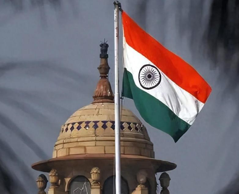 这次中日发生冲突，印度没有吭声，没有以往那样现在中国对立面，这里面有两个原因，一