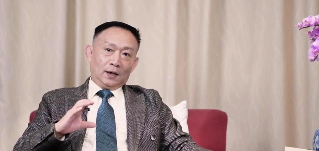 知名学者卢麒元抛出了一个拷问，让不少圈内人直接破防：咱们养着上百万人的社科研究队