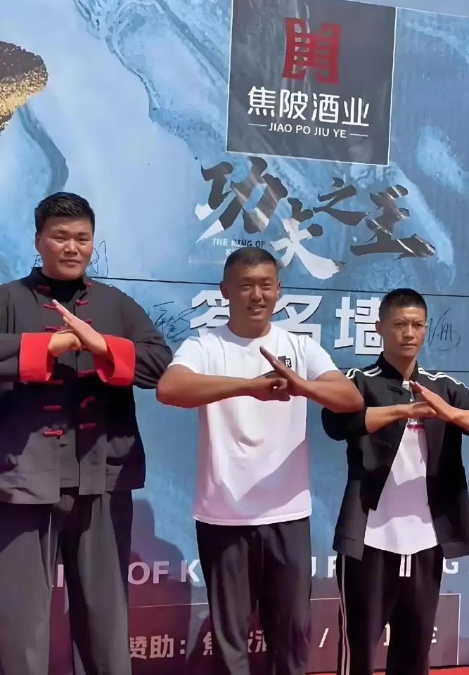 师傅不上台，让徒弟先上，不是怕输，是怕徒弟没机会输。
擂台不是练功房，耳光响不响