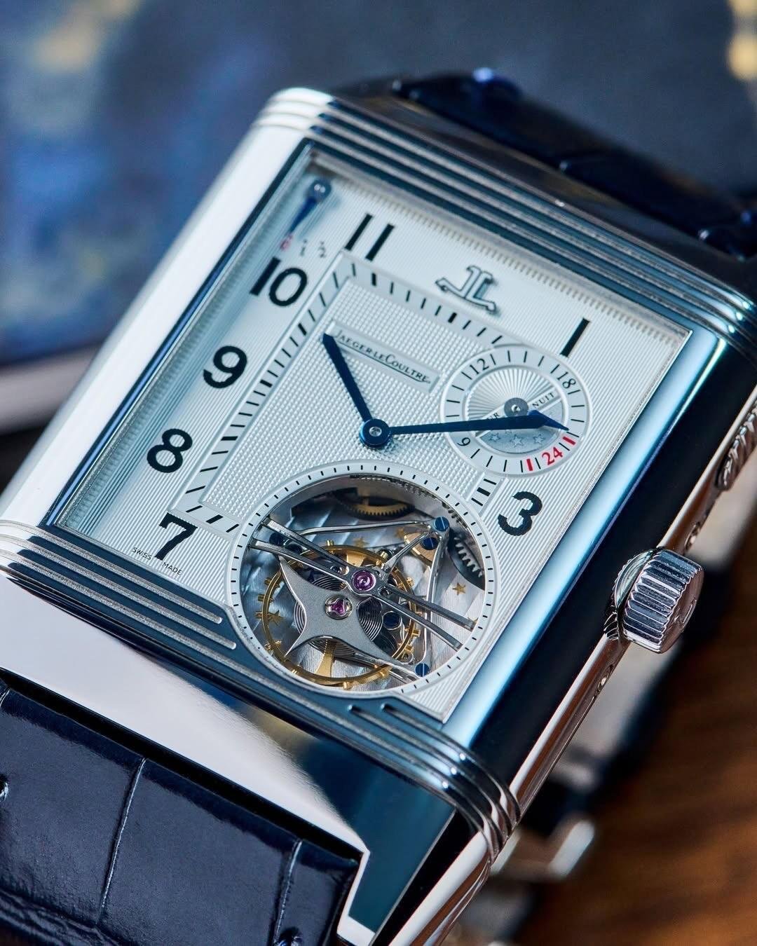 面对石英危机的冲击，积家始终坚守高级制表初心，以Reverso翻转系列书写传奇。