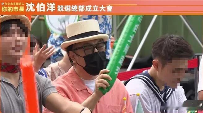 第一，沈黑熊团队的人出来讲，他们并没有邀请蔡康永，至于为啥坐在摇滚区，应该是蔡抢