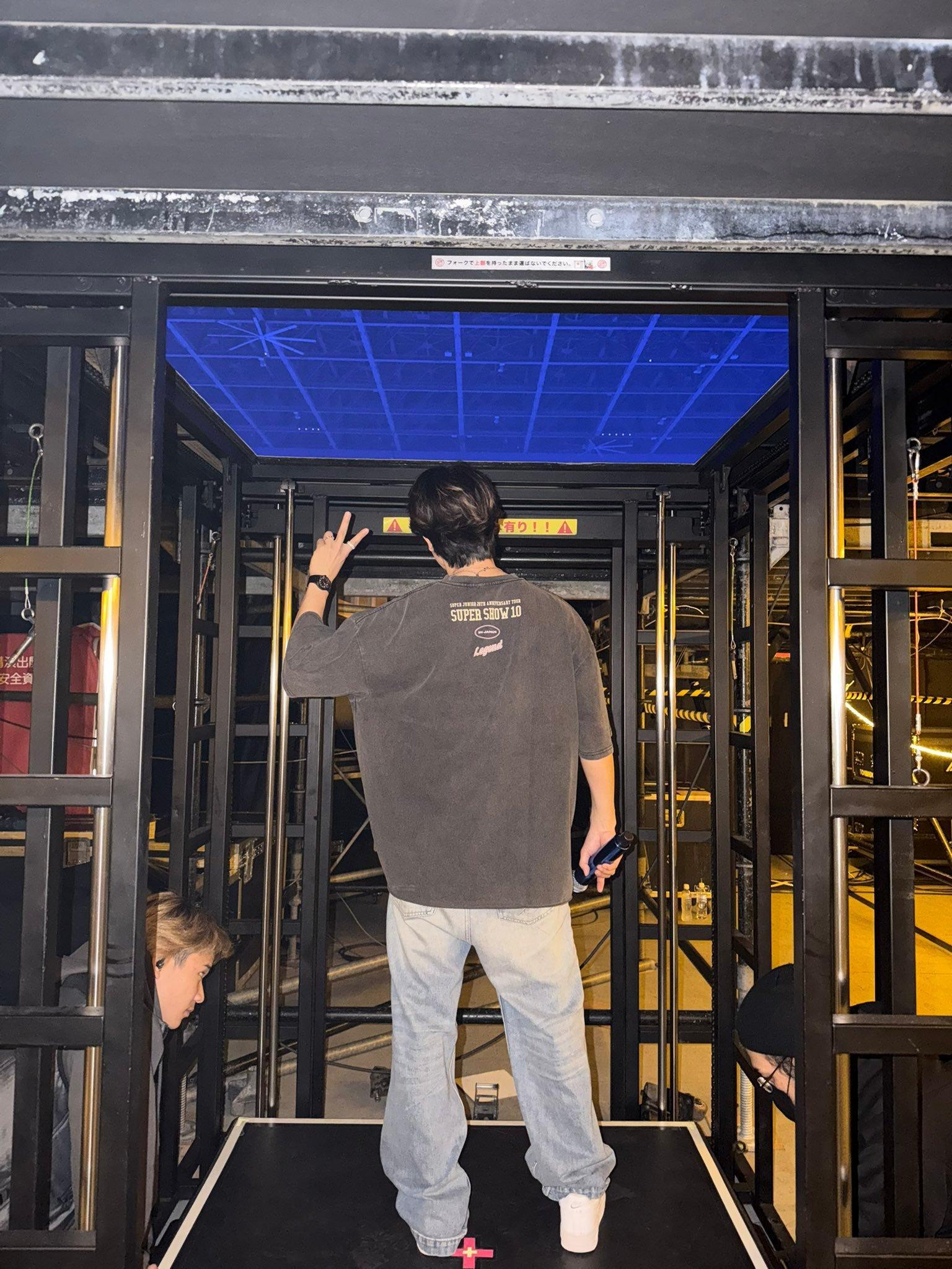 “CB百蓝_。251214李东海 TW更新：名古屋，今天也开心地享受吧！！ 昨天