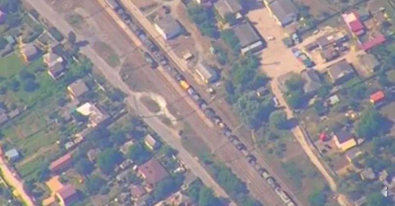 昨夜，俄军使用伊斯坎德尔M近程弹道导弹击中了一列停放在哈尔科夫州克拉斯诺格勒车站