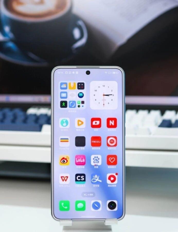 轻度办公党说句实话，AI 搜索和护眼屏很适配。看行业报告时圈选不懂的术语，一键就