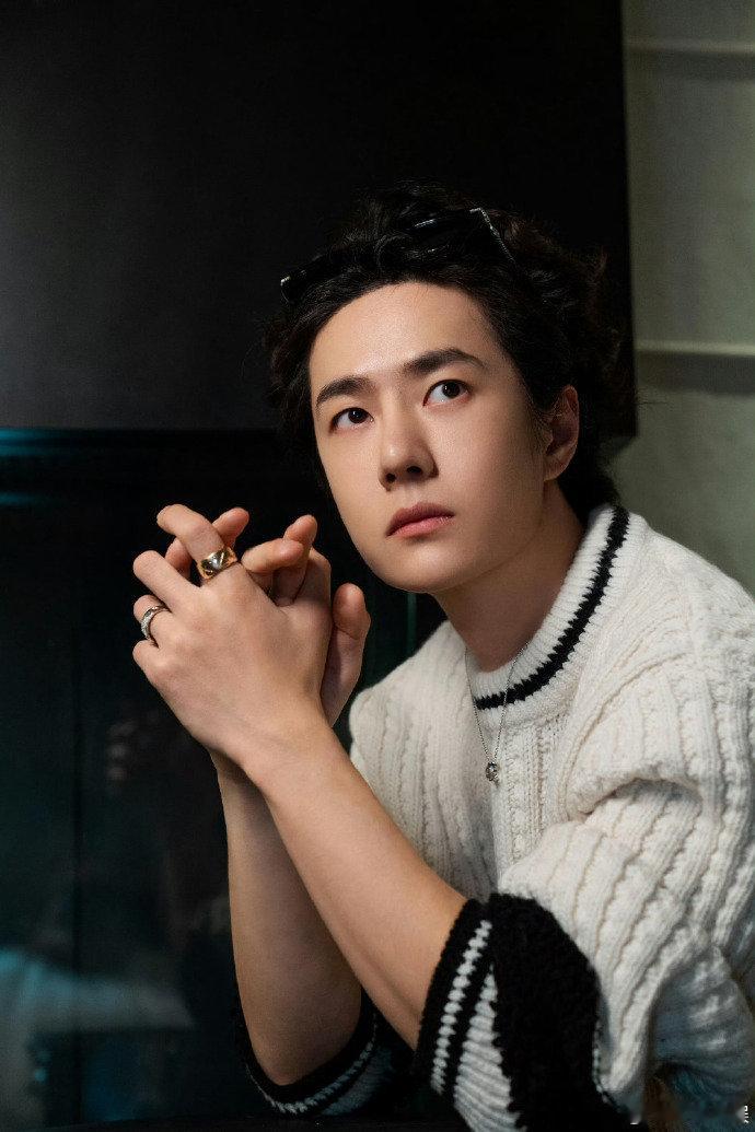 王一博的侧脸含金量王一博侧脸含金量王一博侧脸含金量~咱就是说这张脸还是太权威了！