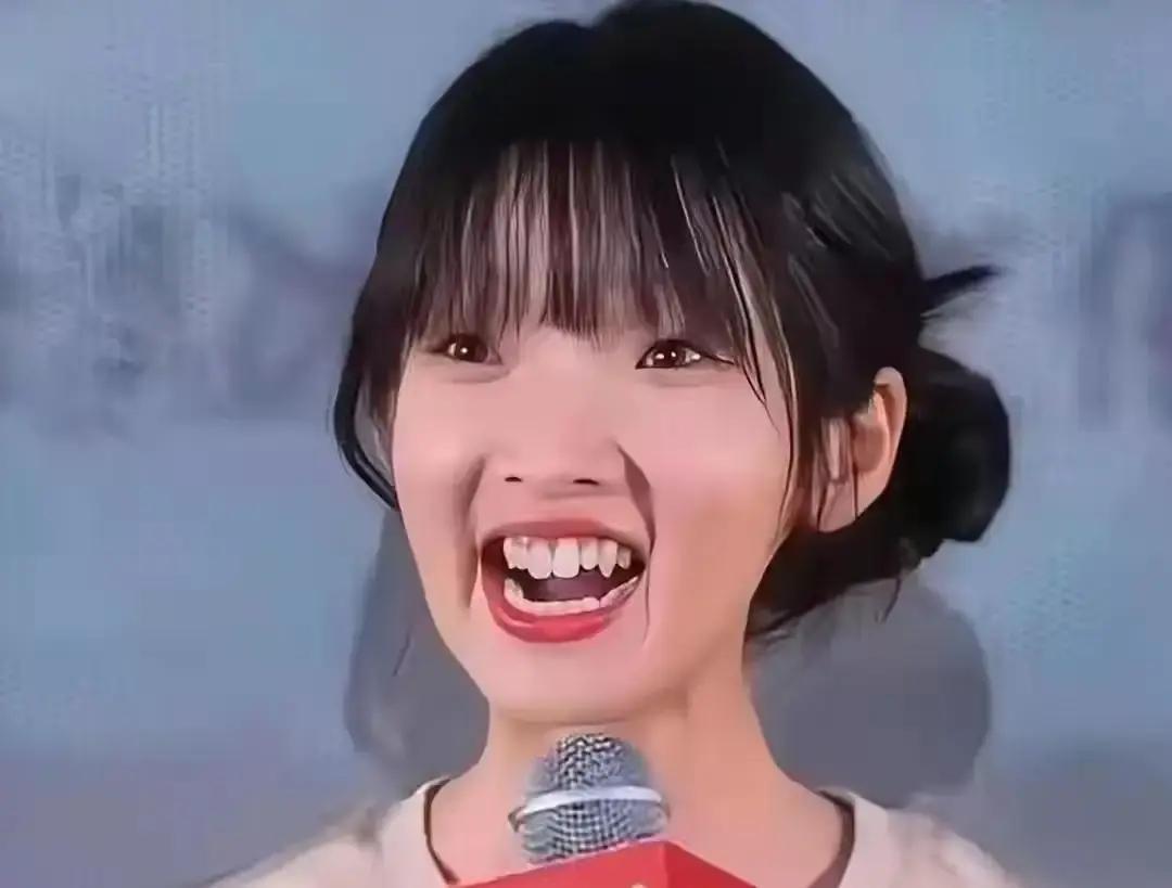 新版林黛玉定妆照一出，我手机差点掉地上。
剧组把那个我见犹怜的林妹妹，画成黑眼圈