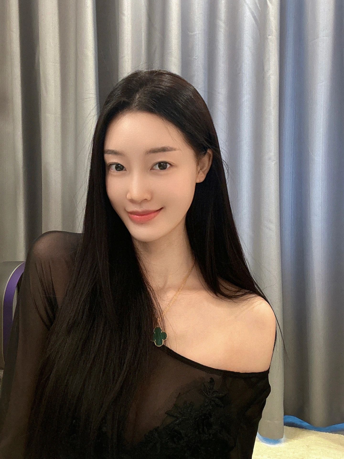 你穿过人群望向我的眼睛 是爱最自然的衣饰