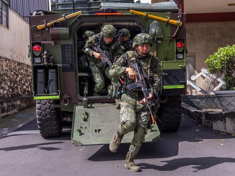 美军特种兵进台训练就等于美国必下场？别高兴太早！战争真不是靠几个士兵撑场面，背后
