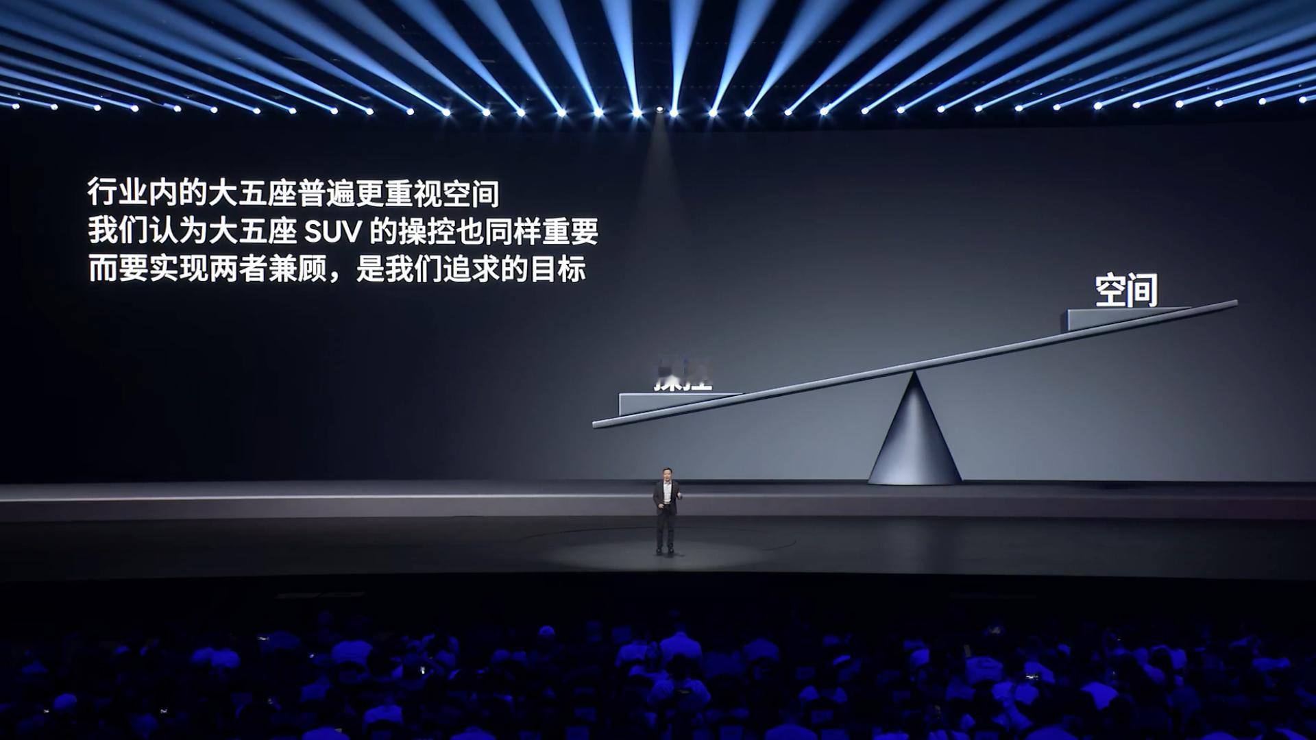 小鹏G9L以0.605黄金轴长比，完美兼顾宽适空间与灵活操控。空间不将就，操控不