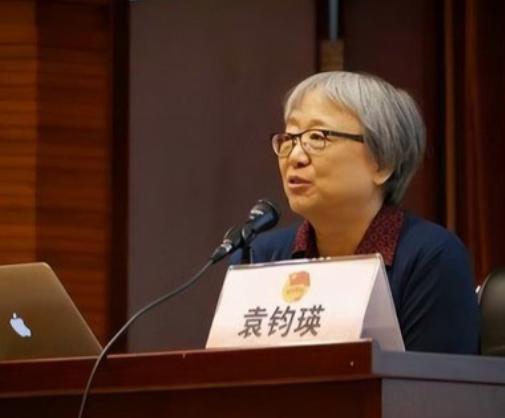 1977年上海“高考状元”袁钧瑛，公派留美拒不回国，可是她在美国深耕40年后，却