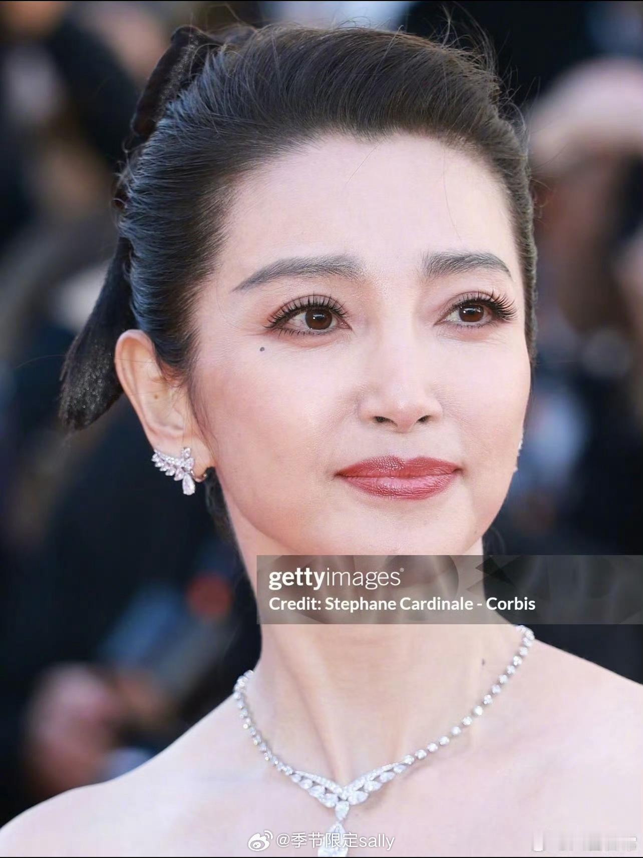 李冰冰戛纳红毯G社生图，大花怎么都能做到状态这么好 