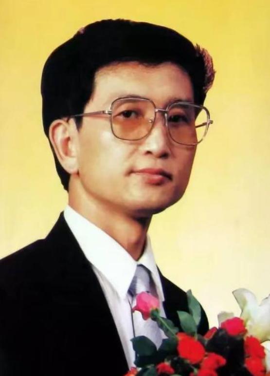 1987年“气功大师”严新声称，他用气功灭了大兴安岭的火灾，其声名瞬间如日中天。