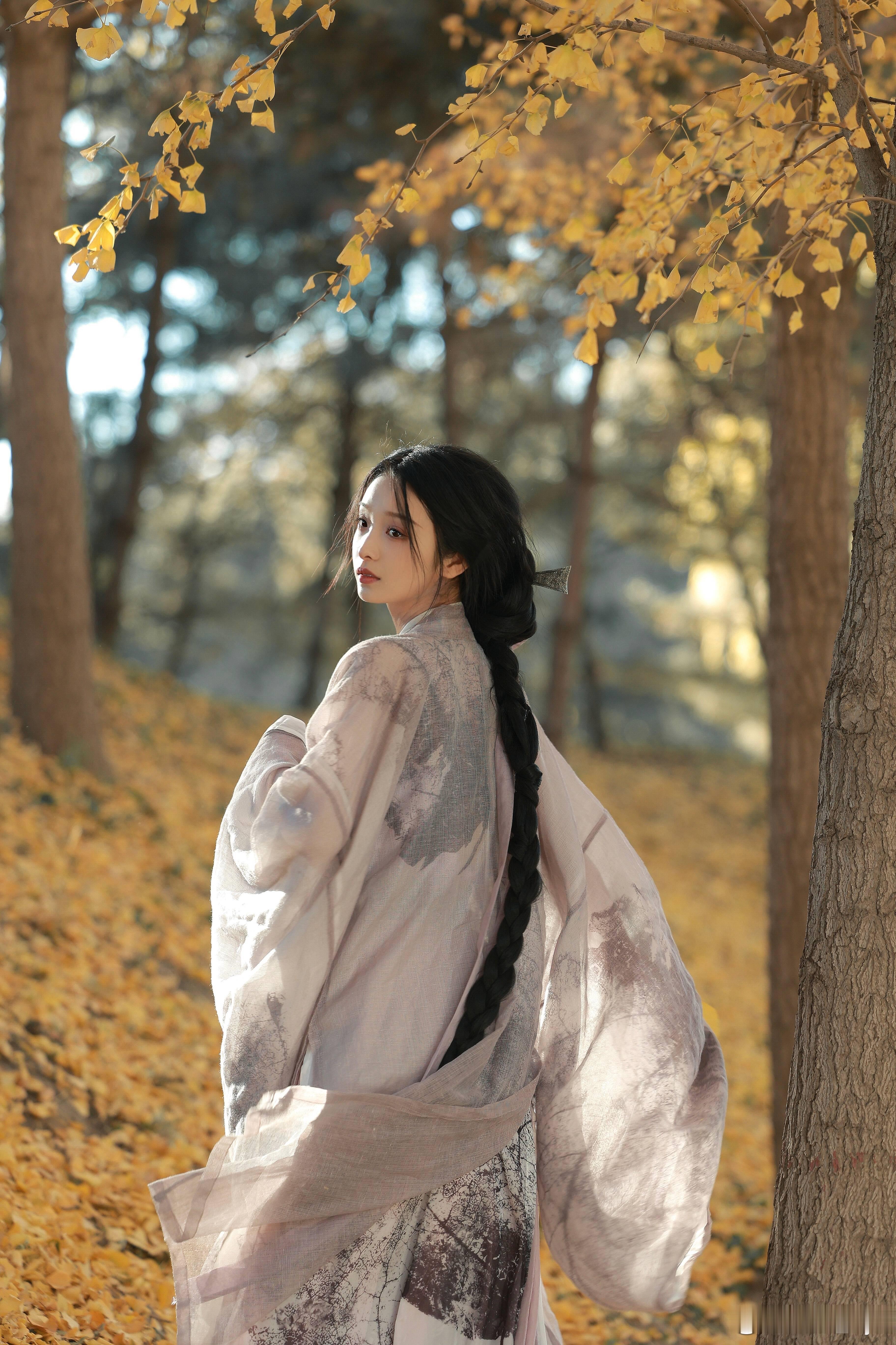 【匿名投稿】ID：一个新人演员，拥有古典美和与生俱来清冷感的古装爱好者。 ​​​