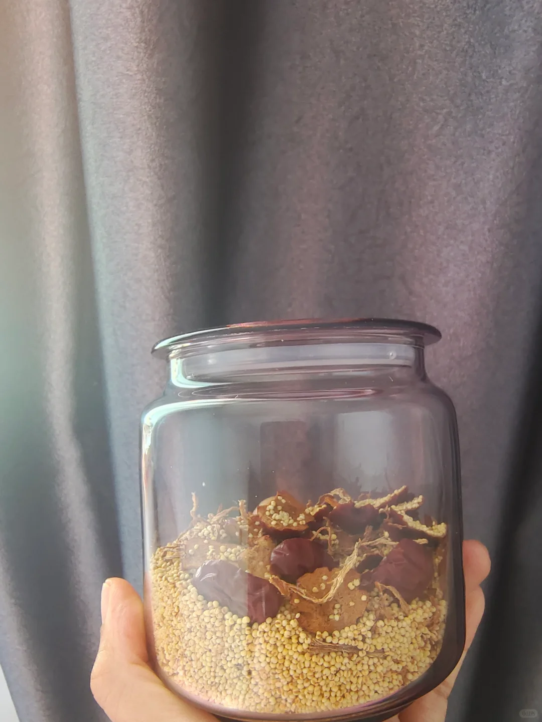 炒红枣姜丝小米茶。