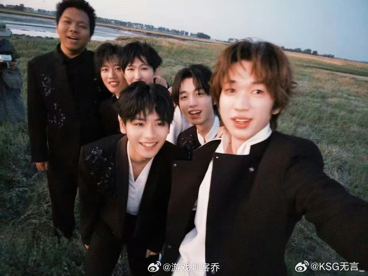 KPL电竞少年结束巴黎之行短暂的巴黎旅程画上句号，少年们邂逅古堡与塞纳河畔，收藏